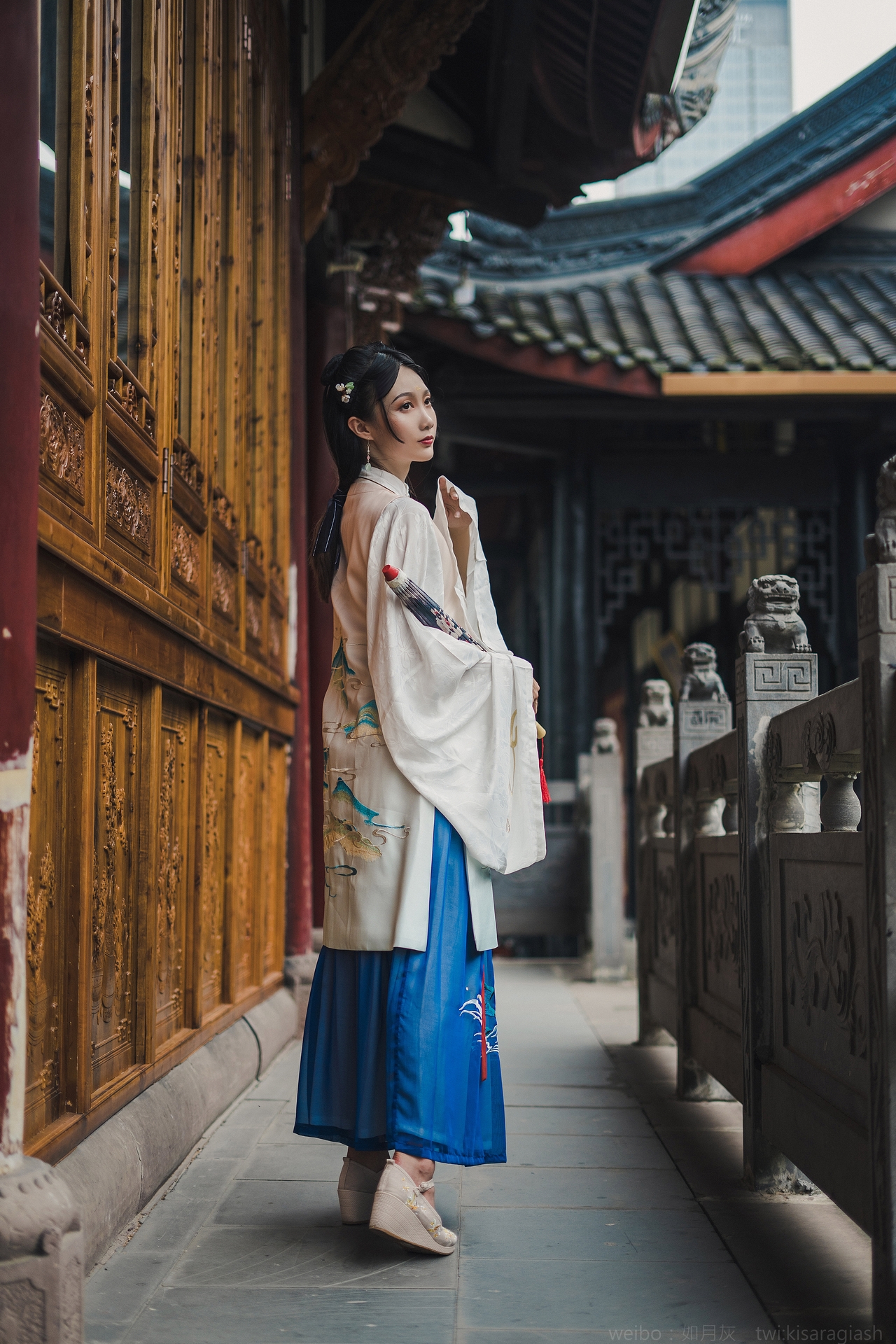 唯美清新美少女如月灰大慈寺外景写真图 气质妹子古风汉服文化美女图