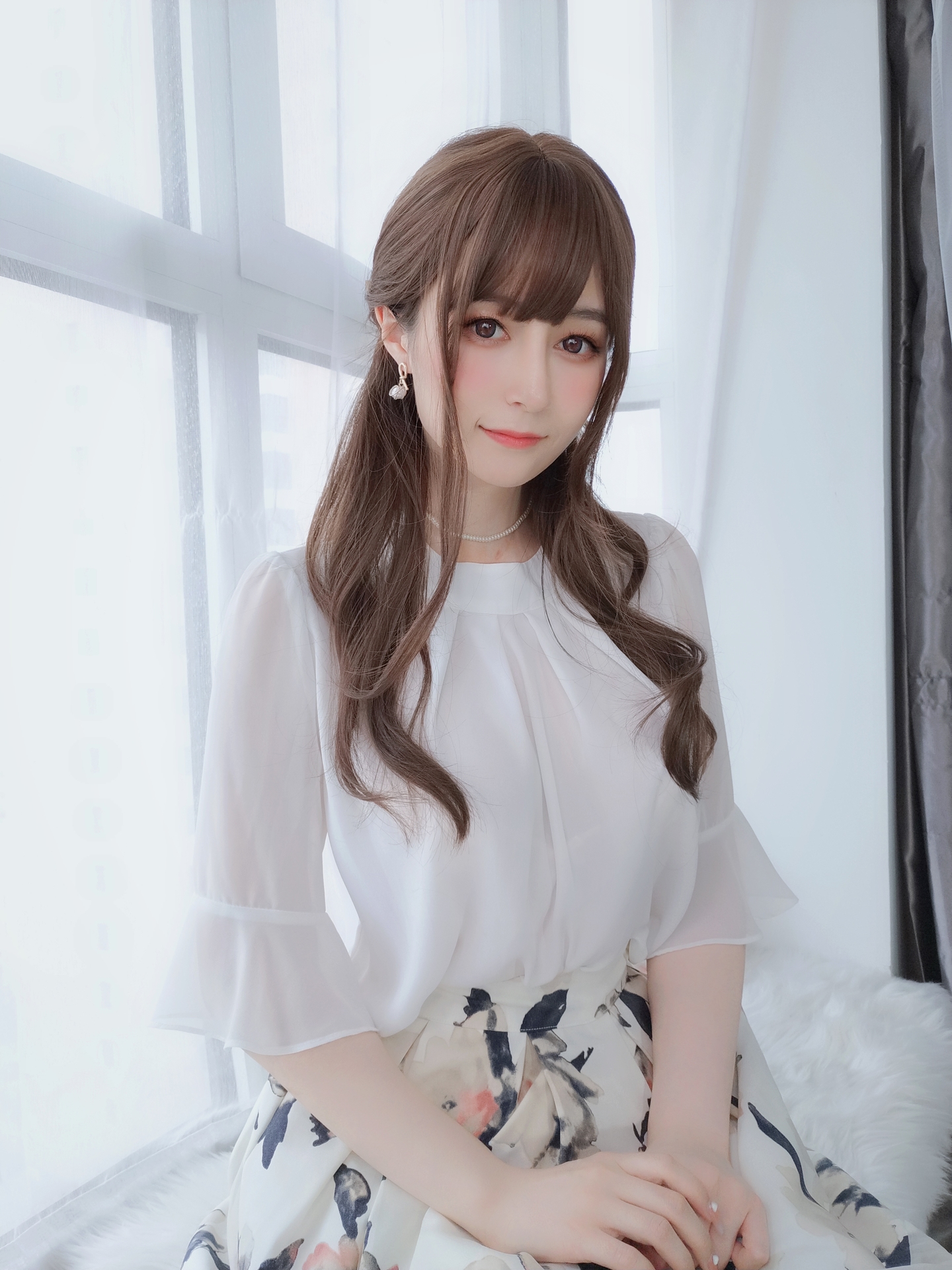 白银81唯美清新美少女大姐姐写真 气质妹子白衣碎花裙大长腿美女图