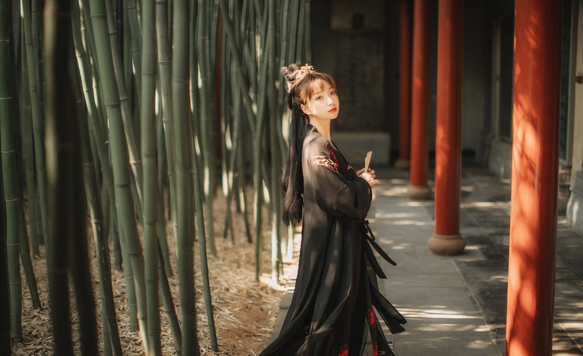 唯美清新美少女红衣黑衣返魂花美女图 气质妹子古风汉服文化写真照