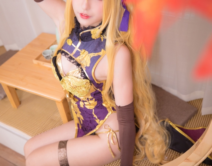 御姐儿神楽坂真冬纯欲小仙女艳娘幻梦谭系列金莲Cosplay 金色长发肉丝修长美腿侧高开旗袍加身美少女