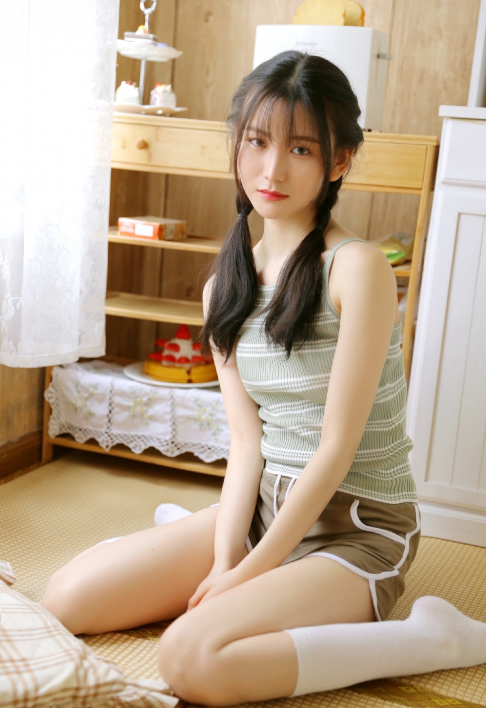 小清新美少女运动短裤白丝美腿私房写真 极品美女私密写真图片