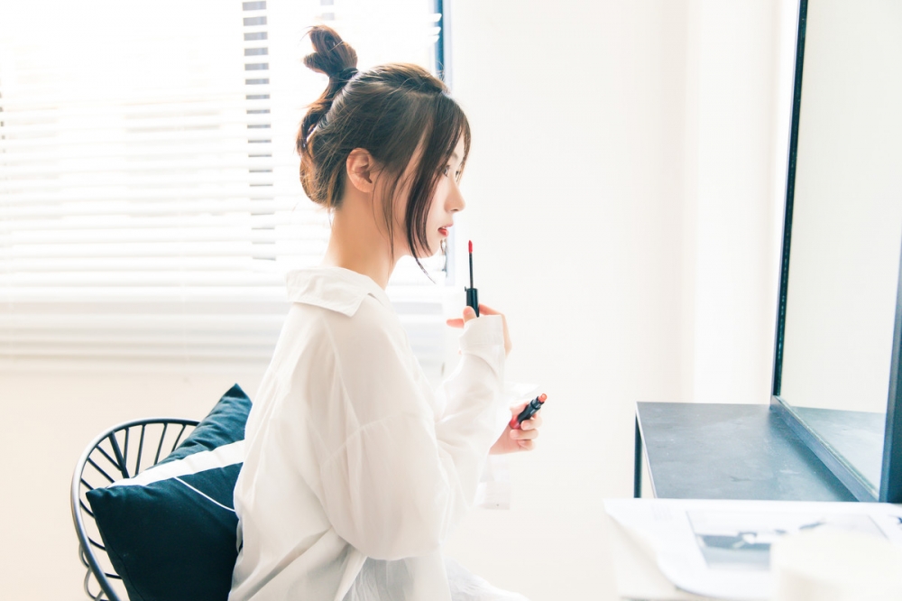 丸子头花季少女透感白色薄纱衬衣清纯写真 极品美女私密写真图片