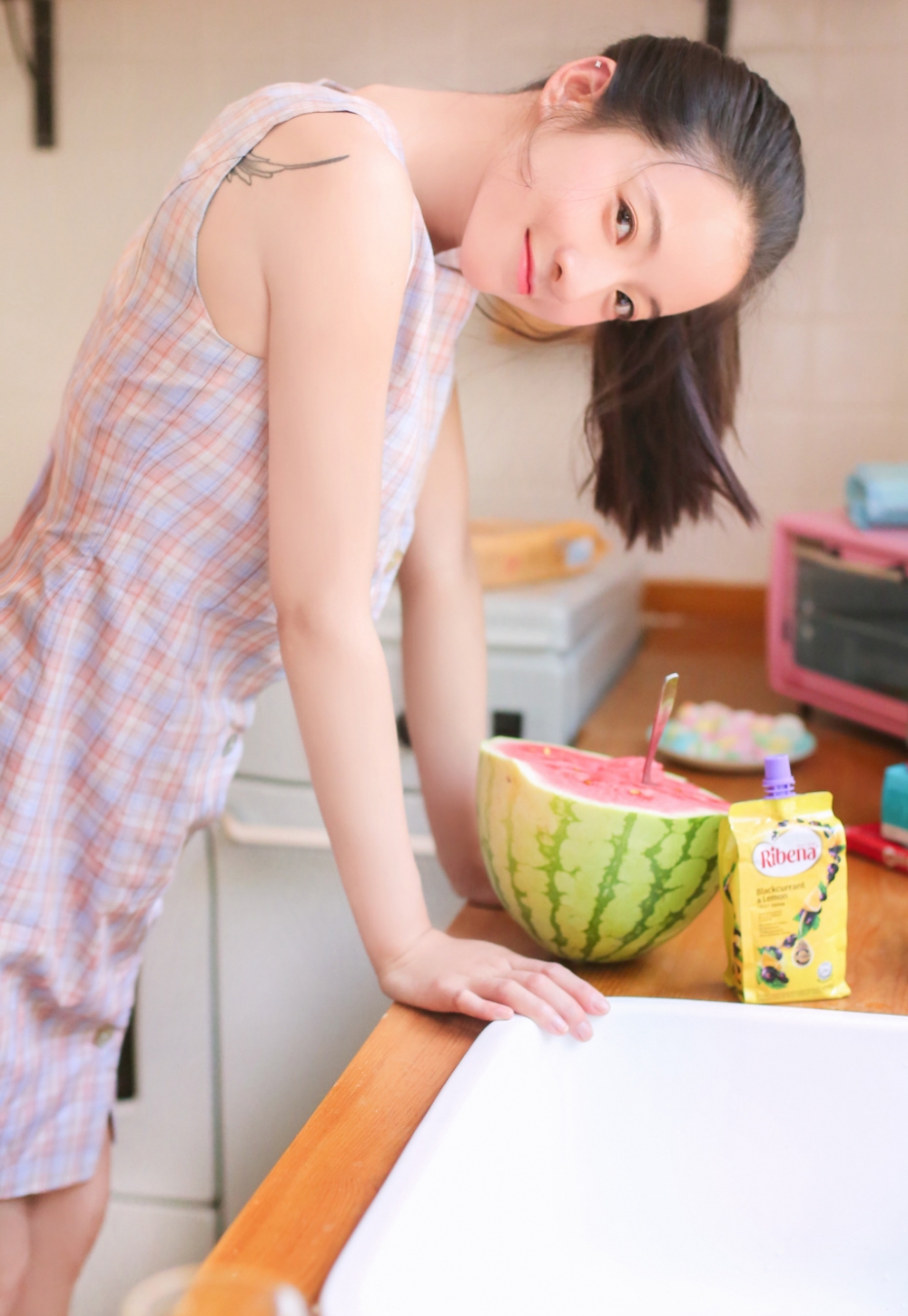 西瓜味美少女眼神清澈笑容甜美私房写真 极品美女私密写真图片