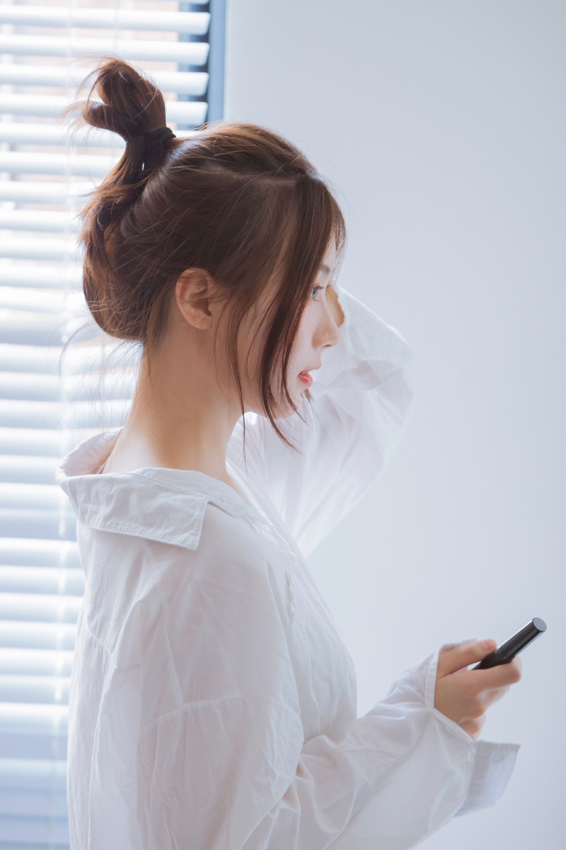 丸子头花季少女透感白色薄纱衬衣清纯写真 极品美女私密写真图片