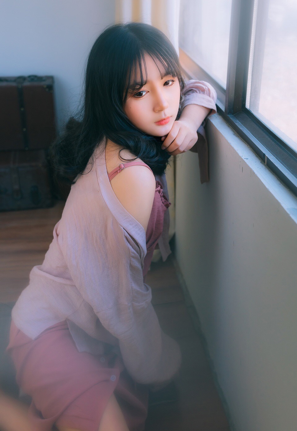 气质美女漂亮脸蛋精致侧颜唯美逆光摄影 极品美女私密写真图片