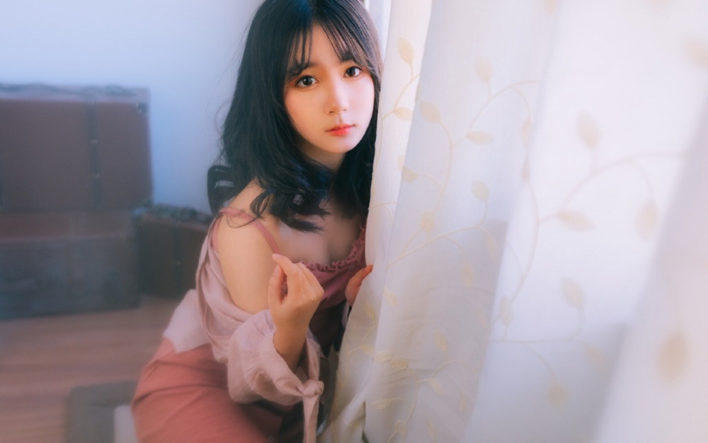 气质美女漂亮脸蛋精致侧颜唯美逆光摄影 极品美女私密写真图片