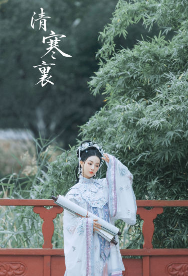 [YiTuYu艺图语] xxSilver《清寒里》 好看的4K高清无水印纯欲妹子意境唯美写真完整版图集