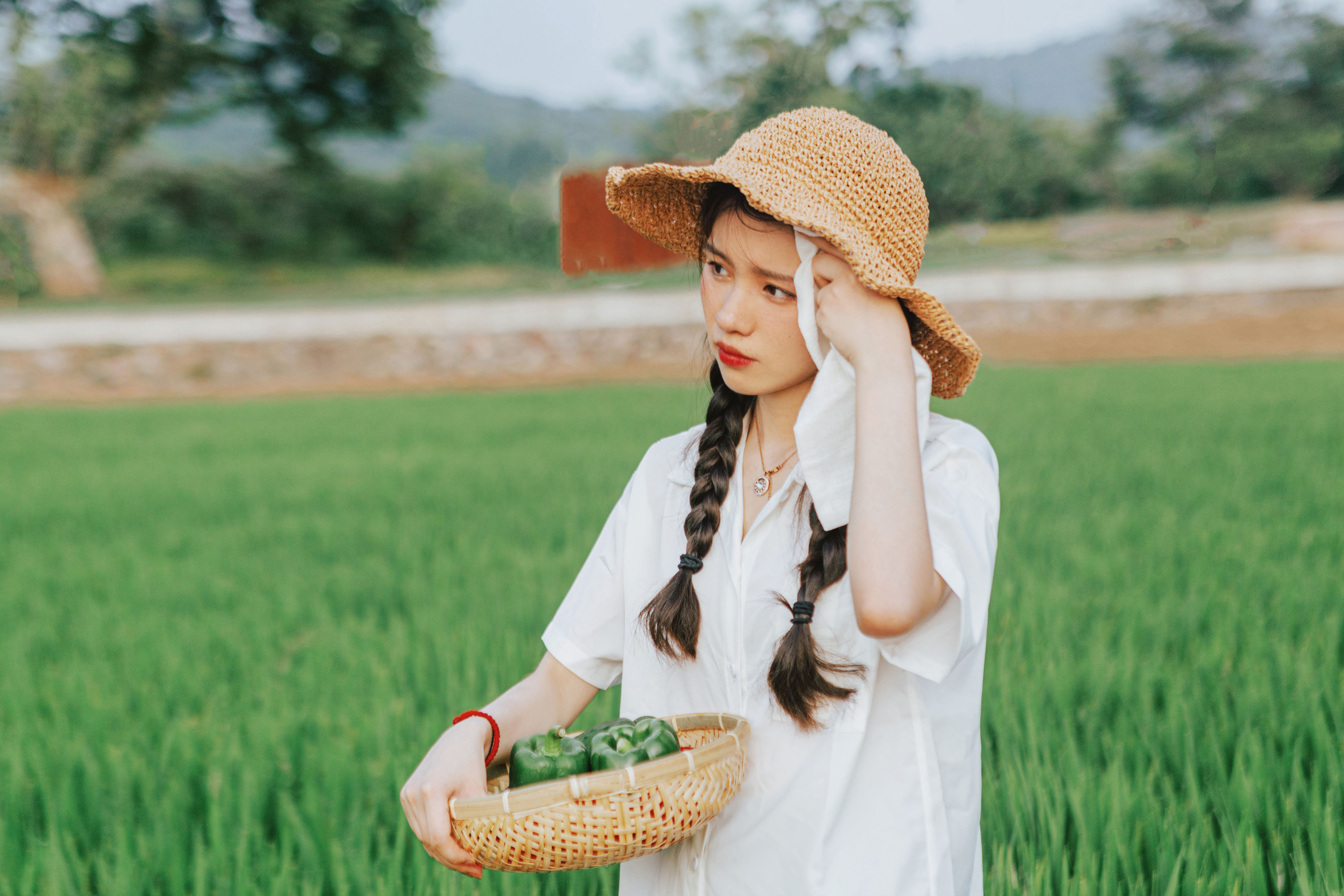 [YiTuYu艺图语] 小花花花花圈《小森林·夏秋》 好看的4K高清无水印纯欲妹子意境唯美写真完整版图集