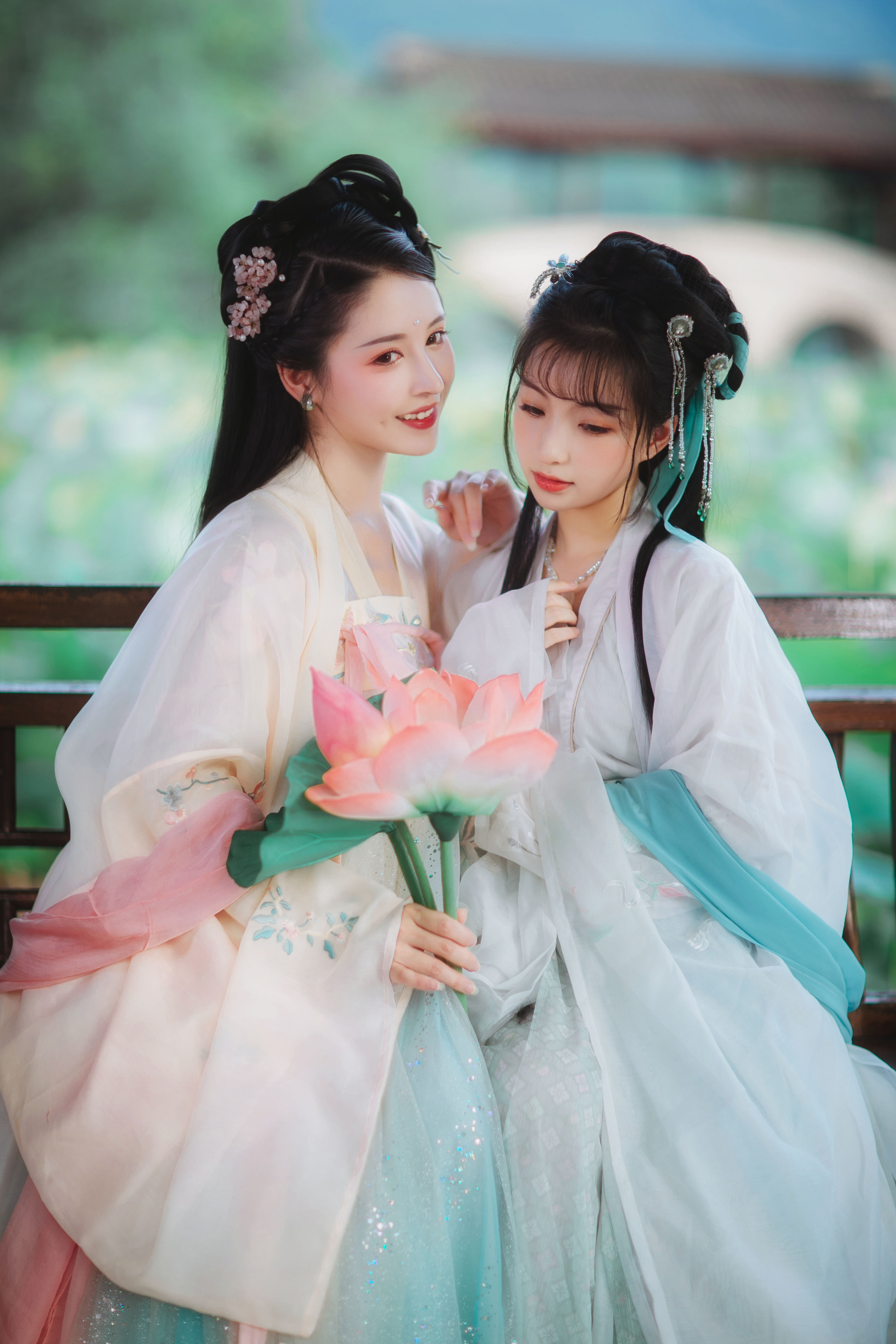 [YiTuYu艺图语] 葵花花花儿&猪系少女日《荷》 好看的4K高清无水印纯欲妹子意境唯美写真完整版图集