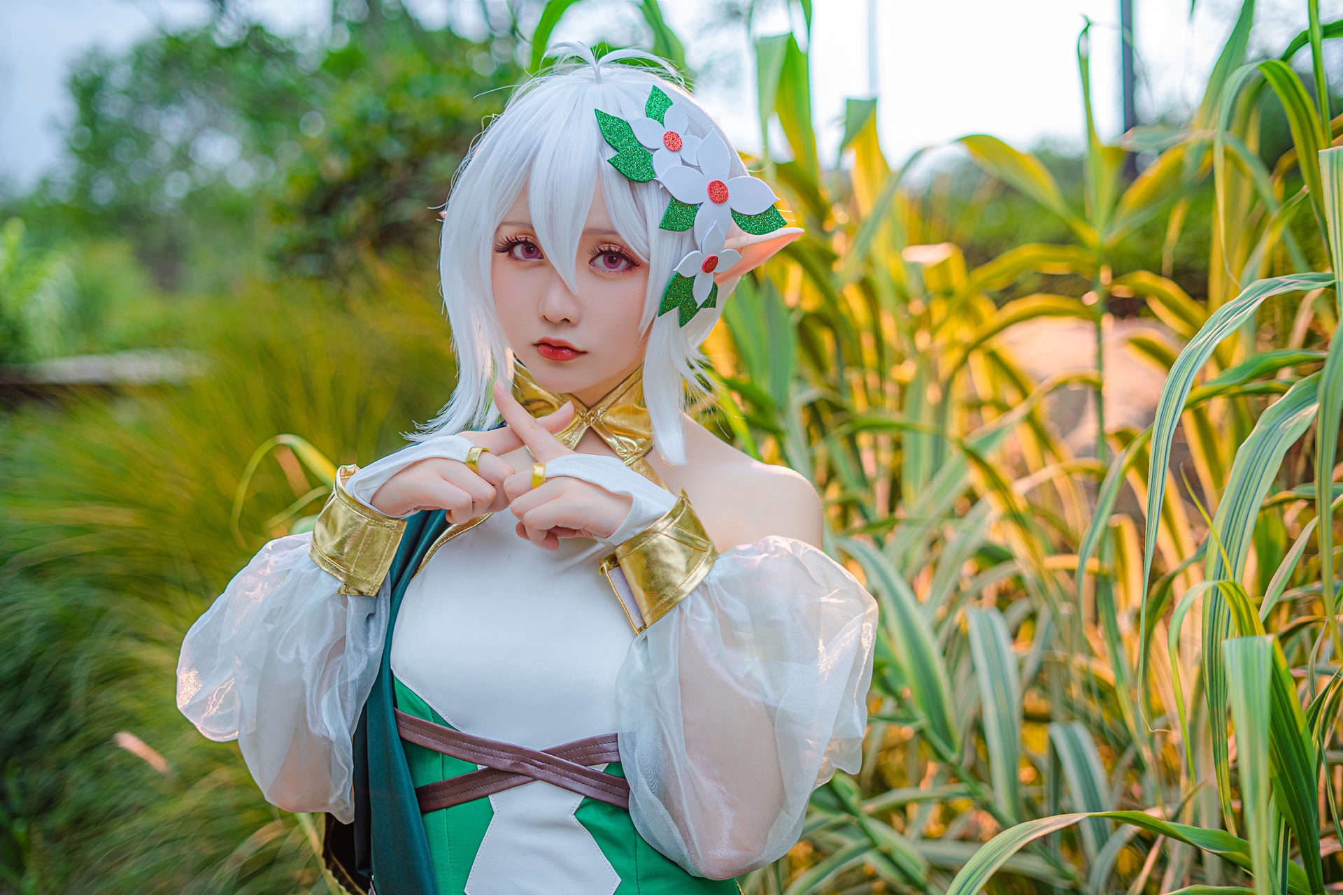 星之迟迟 秘密花园合辑 可可萝Cosplay写真 白色短发露肩可爱妹子美少女