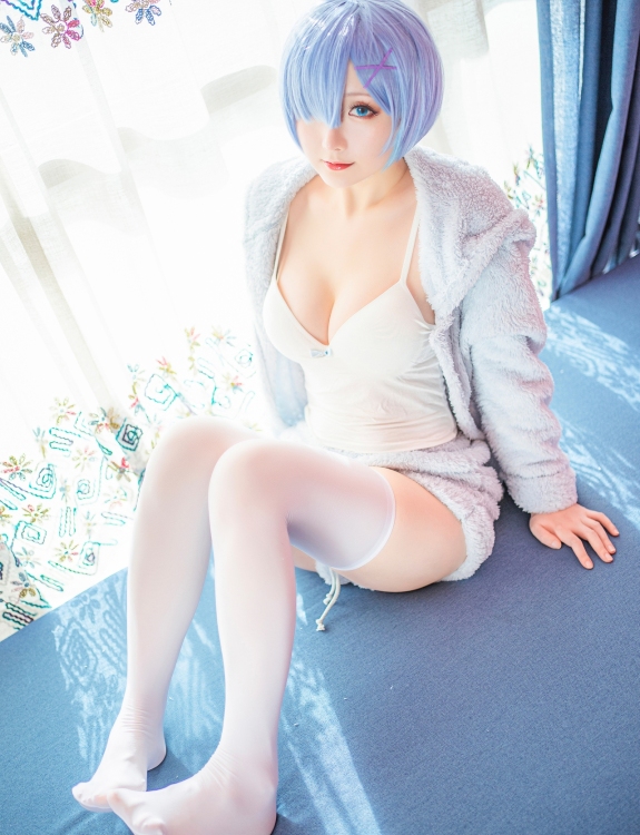 星之迟迟 气质美女蕾姆猫娘睡衣Cosplay 猫耳衣蓝色短发妹子白色丝袜美腿诱惑写真