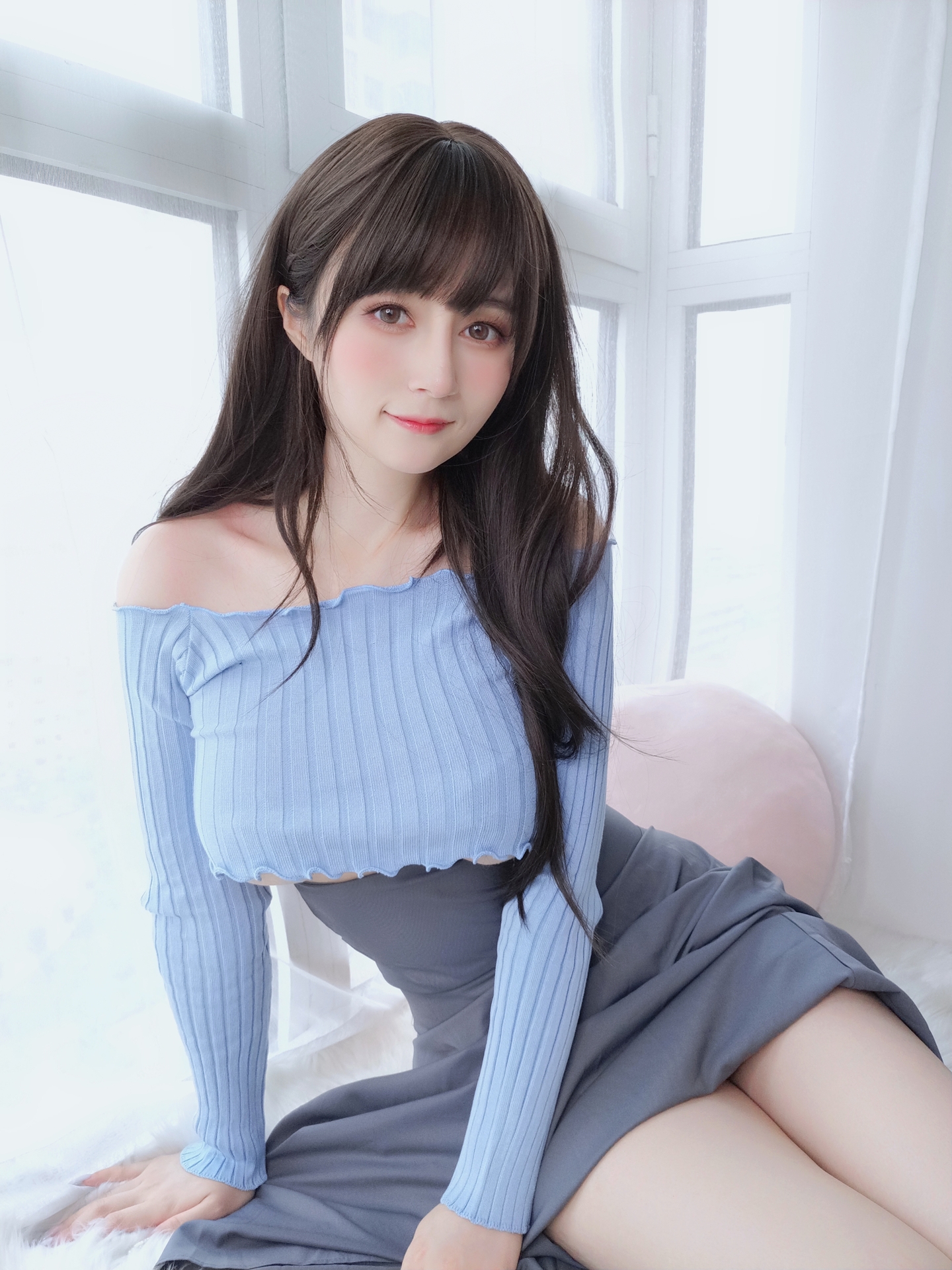 气质妹子白银81露肩蓝衣灰裙美女私密写真 唯美清新美少女弹吉他的邻家大姐姐