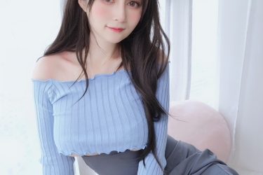 气质妹子白银81露肩蓝衣灰裙美女私密写真 唯美清新美少女弹吉他的邻家大姐姐