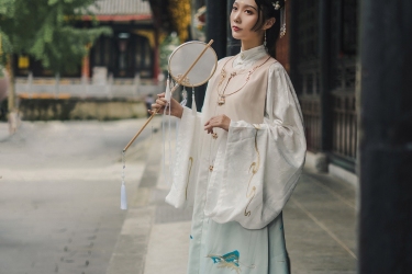 唯美清新美少女如月灰大慈寺外景写真图 气质妹子古风汉服文化美女图