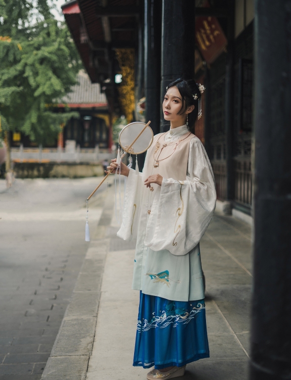 唯美清新美少女如月灰大慈寺外景写真图 气质妹子古风汉服文化美女图