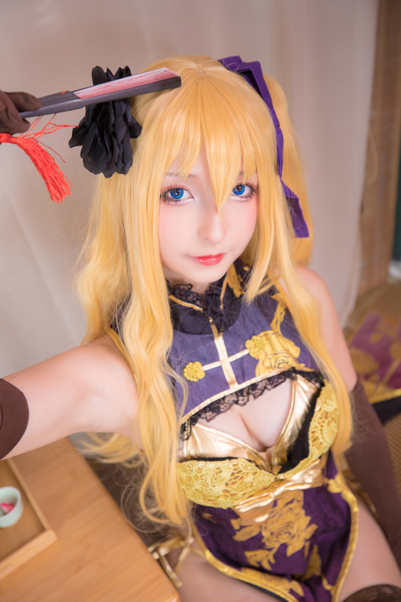 御姐儿神楽坂真冬纯欲小仙女艳娘幻梦谭系列金莲Cosplay 金色长发肉丝修长美腿侧高开旗袍加身美少女