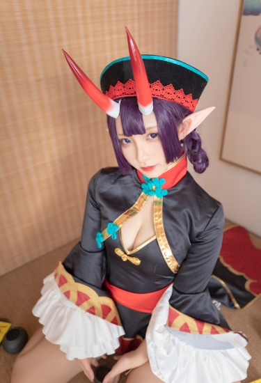 神楽坂真冬美少女果実の酒気果脚酒吞Cosplay 好看的可爱软萌系软妹子僵尸超短裙修长大白腿一符定你心