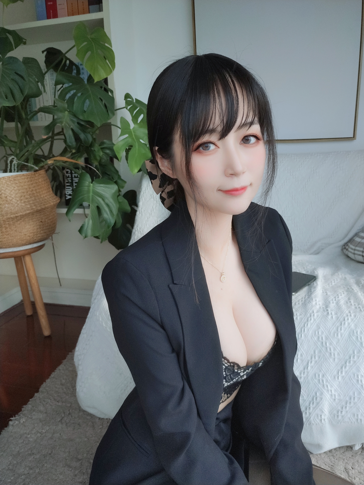 邻家大姐姐御姐儿白银81西服ol职业装制服酒后女秘书微醺自撮り 好看的纯欲萌系极品超短裙蕾丝上衣西服外套黑丝美女图片