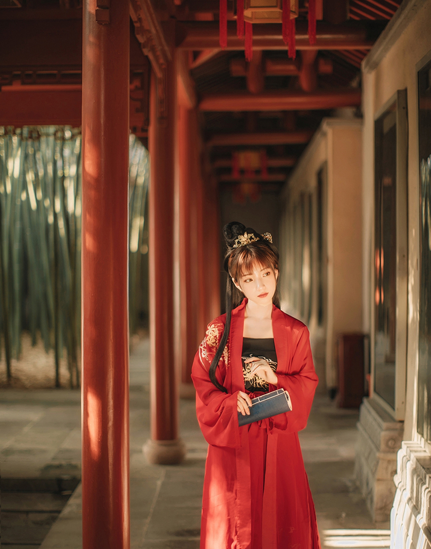 唯美清新美少女红衣黑衣返魂花美女图 气质妹子古风汉服文化写真照