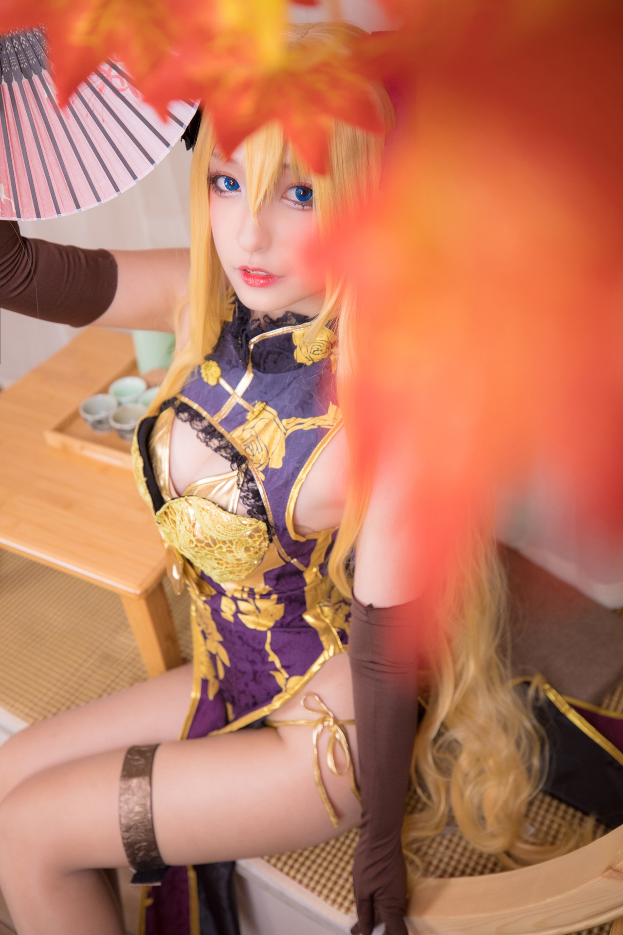 御姐儿神楽坂真冬纯欲小仙女艳娘幻梦谭系列金莲Cosplay 金色长发肉丝修长美腿侧高开旗袍加身美少女