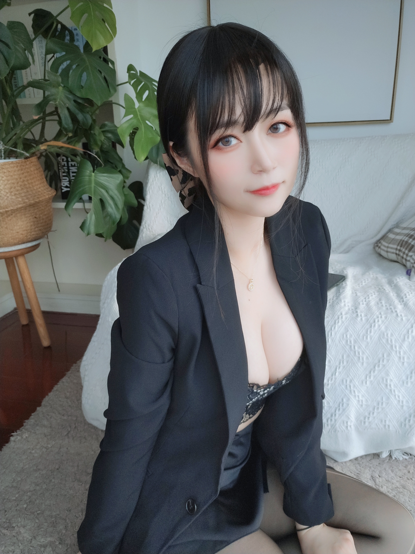 邻家大姐姐御姐儿白银81西服ol职业装制服酒后女秘书微醺自撮り 好看的纯欲萌系极品超短裙蕾丝上衣西服外套黑丝美女图片