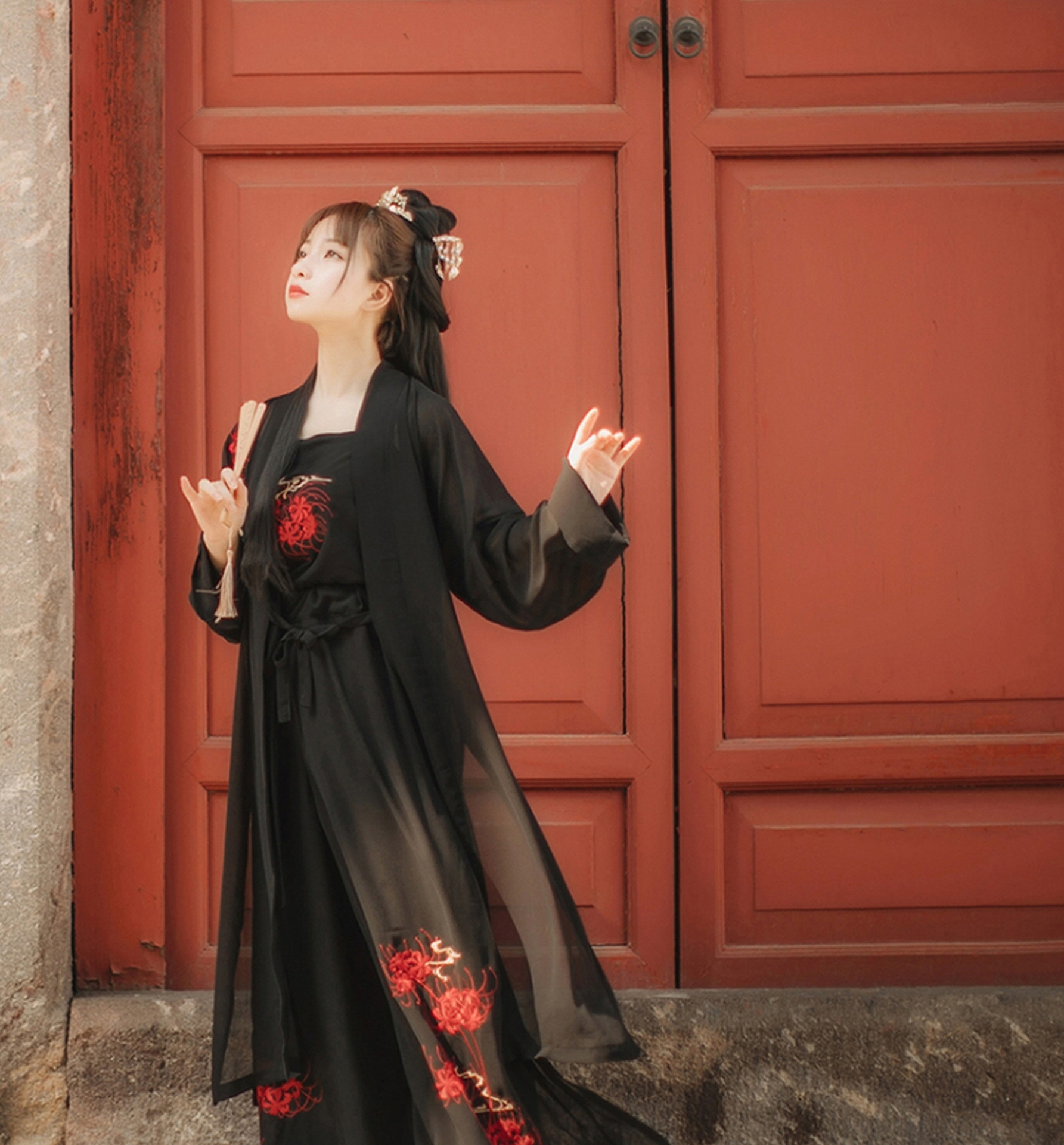 唯美清新美少女红衣黑衣返魂花美女图 气质妹子古风汉服文化写真照