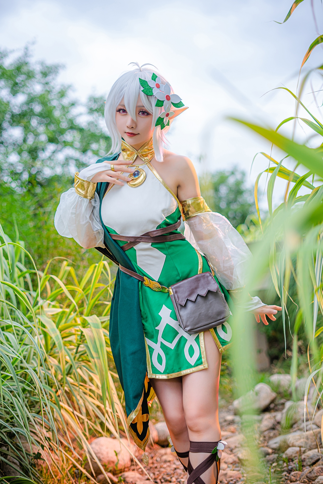 星之迟迟 秘密花园合辑 可可萝Cosplay写真 白色短发露肩可爱妹子美少女