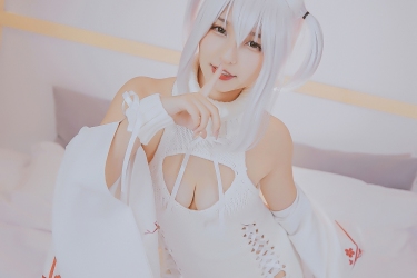 神楽坂真冬危険な耳兔娘白丝袜美腿小仙女Cosplay 可爱软萌系软妹子白发兔耳朵露肩白毛衣过膝袜美女图