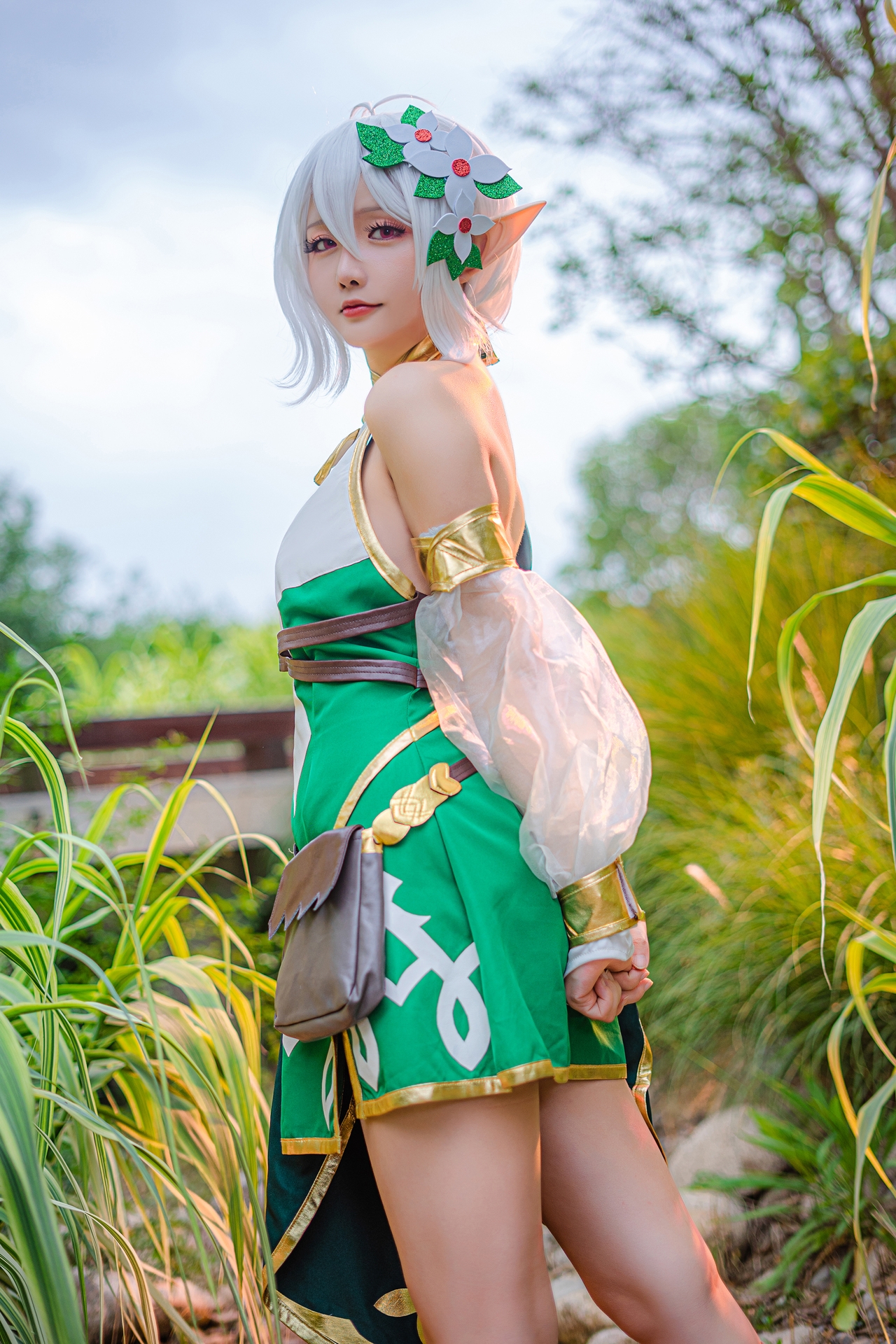 星之迟迟 秘密花园合辑 可可萝Cosplay写真 白色短发露肩可爱妹子美少女