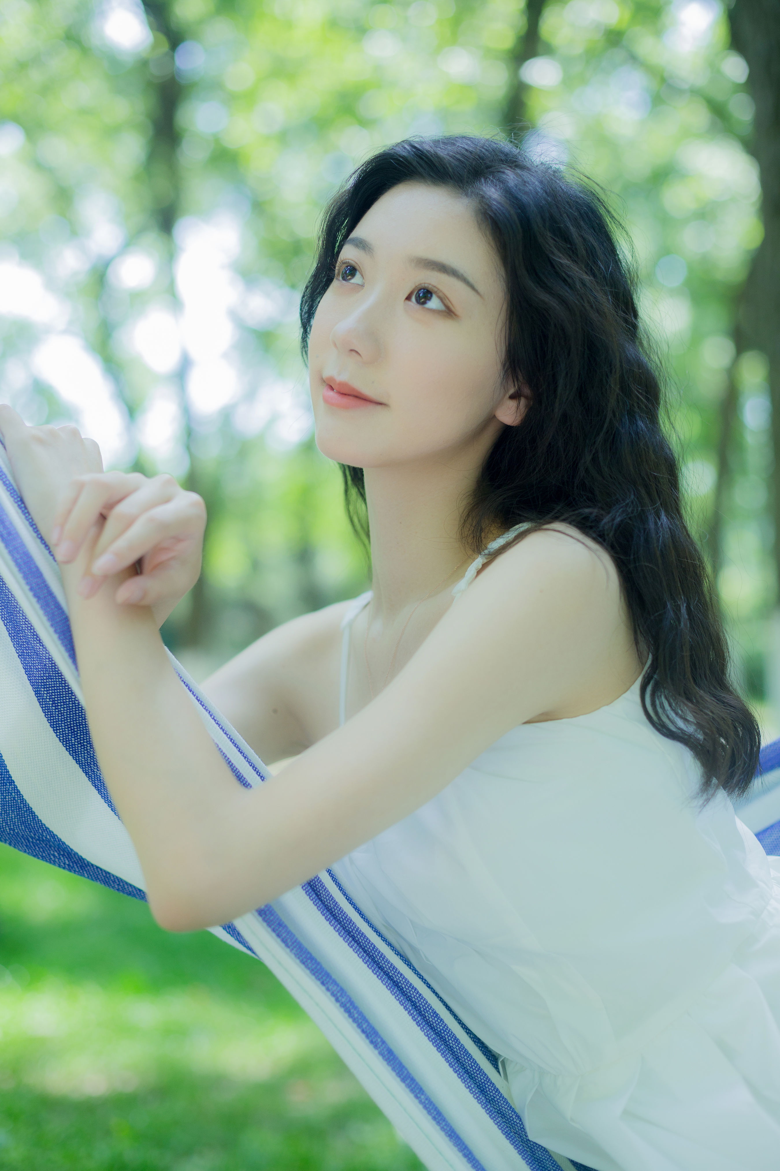 [YiTuYu艺图语] 饲猫少女- 沉沦夏日 好看的4K高清无水印纯欲意境唯美写真图集