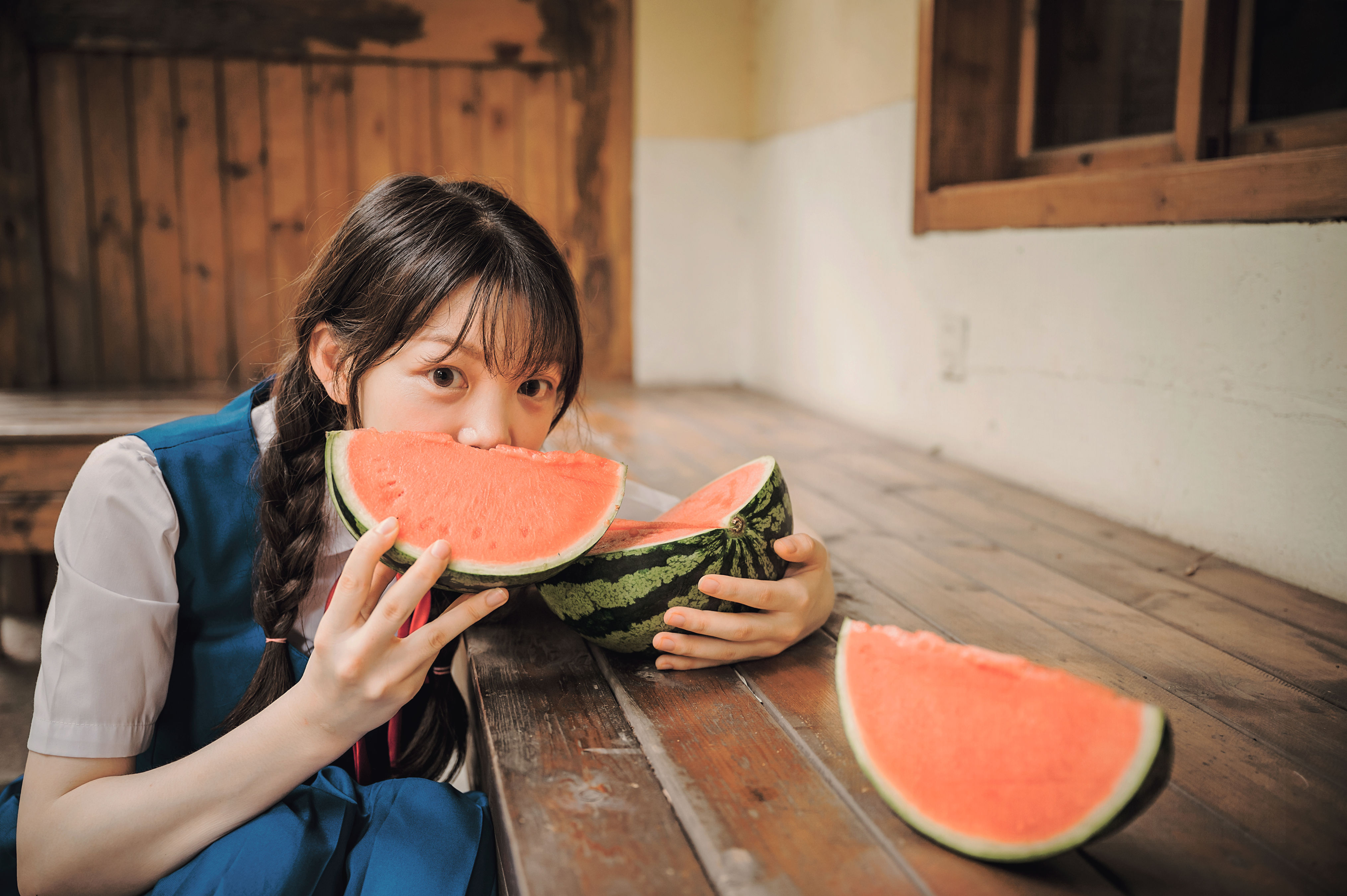 [YiTuYu艺图语] 奶小白是金鱼 有西瓜的夏天 好看的4K高清无水印纯欲意境唯美写真图集