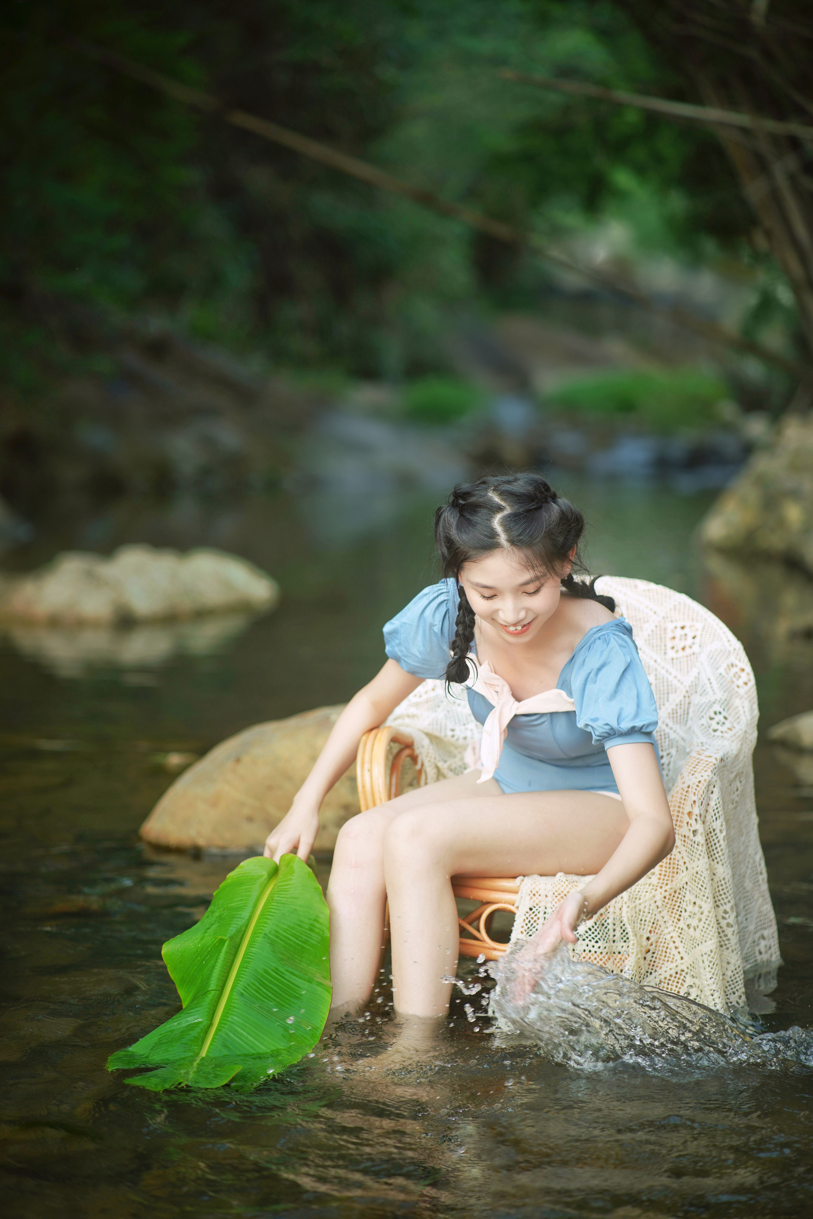 戏水日 文艺 人像 小溪流水 山林 女生