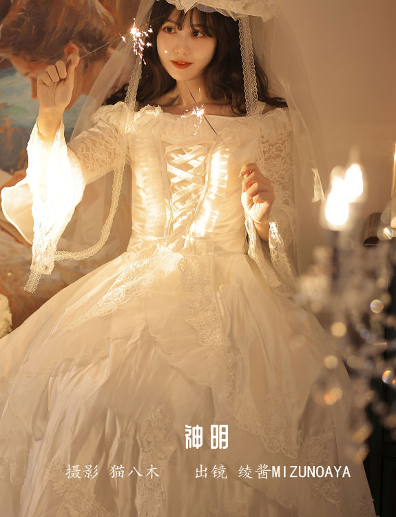 神明 复古 光影 模特 婚纱 新娘