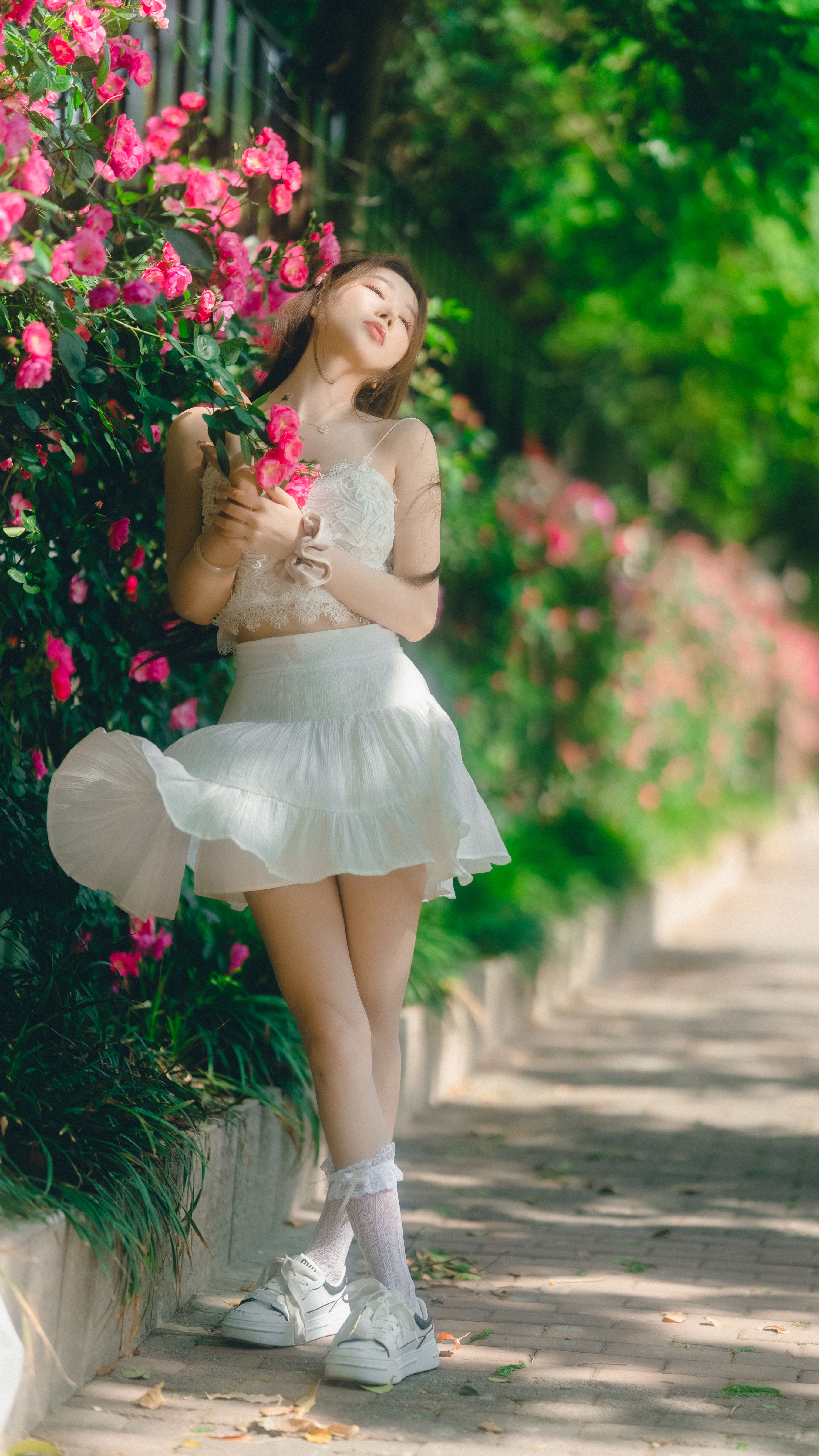 蔷薇花下 花 女神 美丽 精美 写真 优美