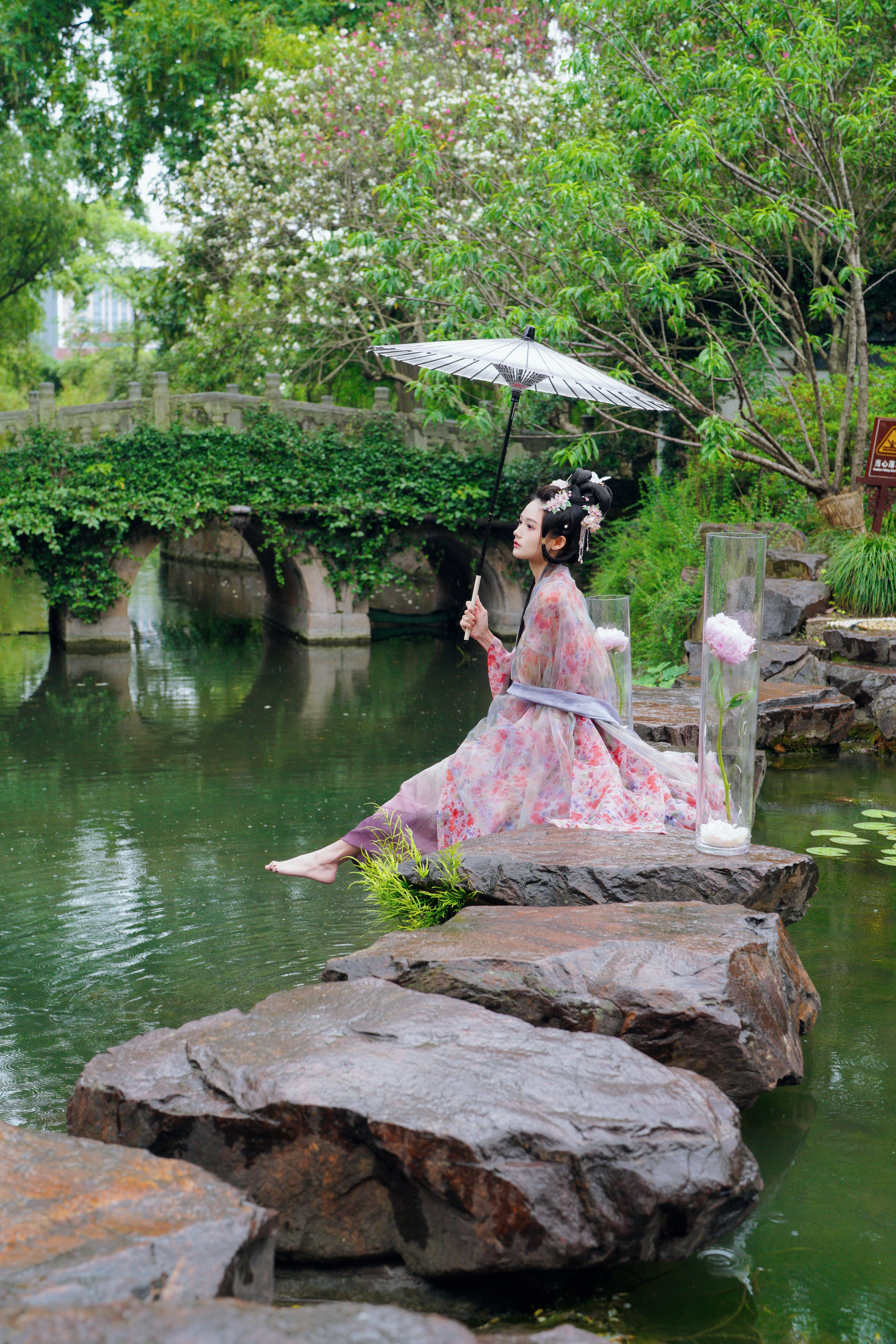 天青色等烟雨 汉服 小姐姐 美人 古装 优美 绝色 下雨天