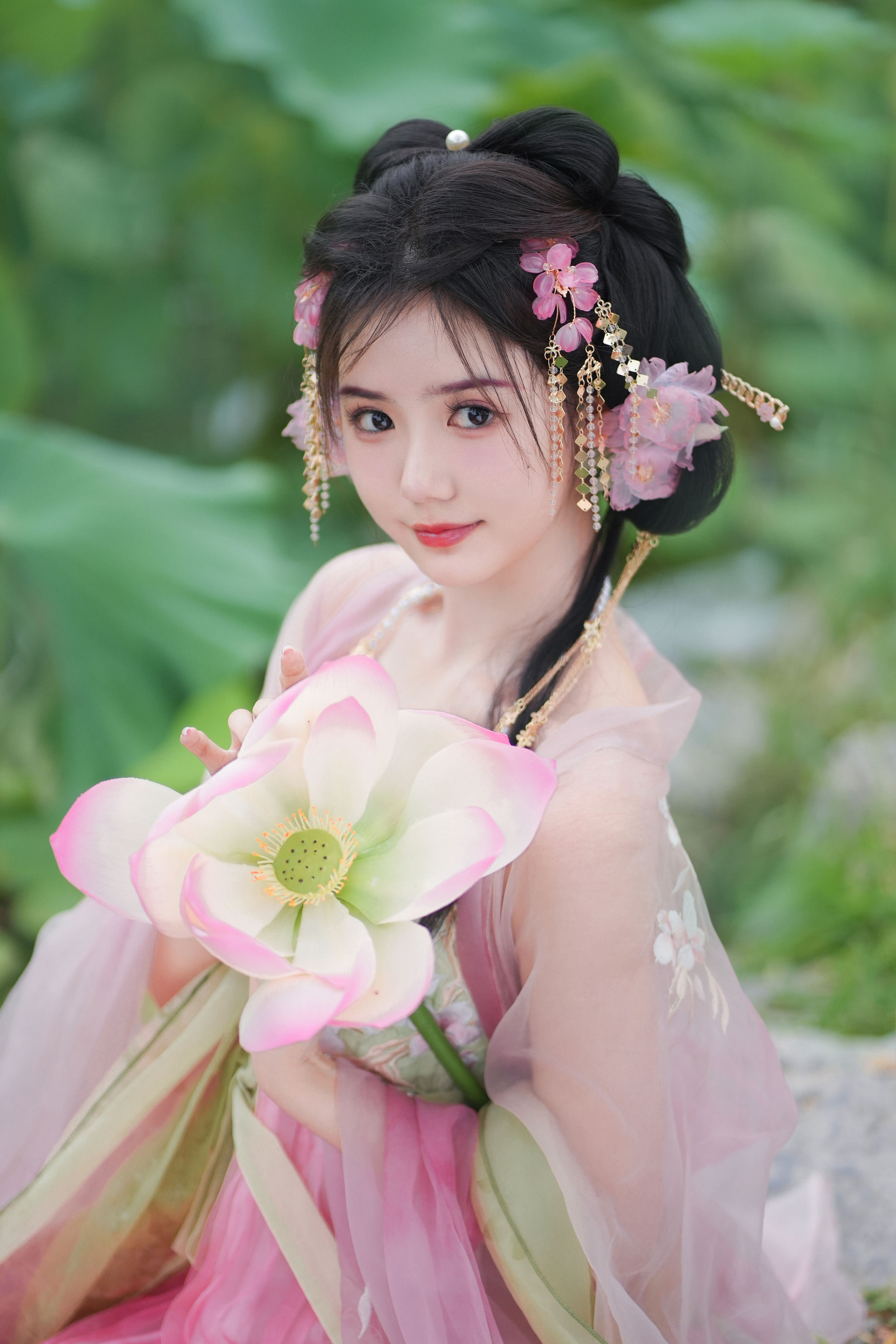 误入藕花深处 荷花 少女 古风 姑娘 汉服 莲花 写真