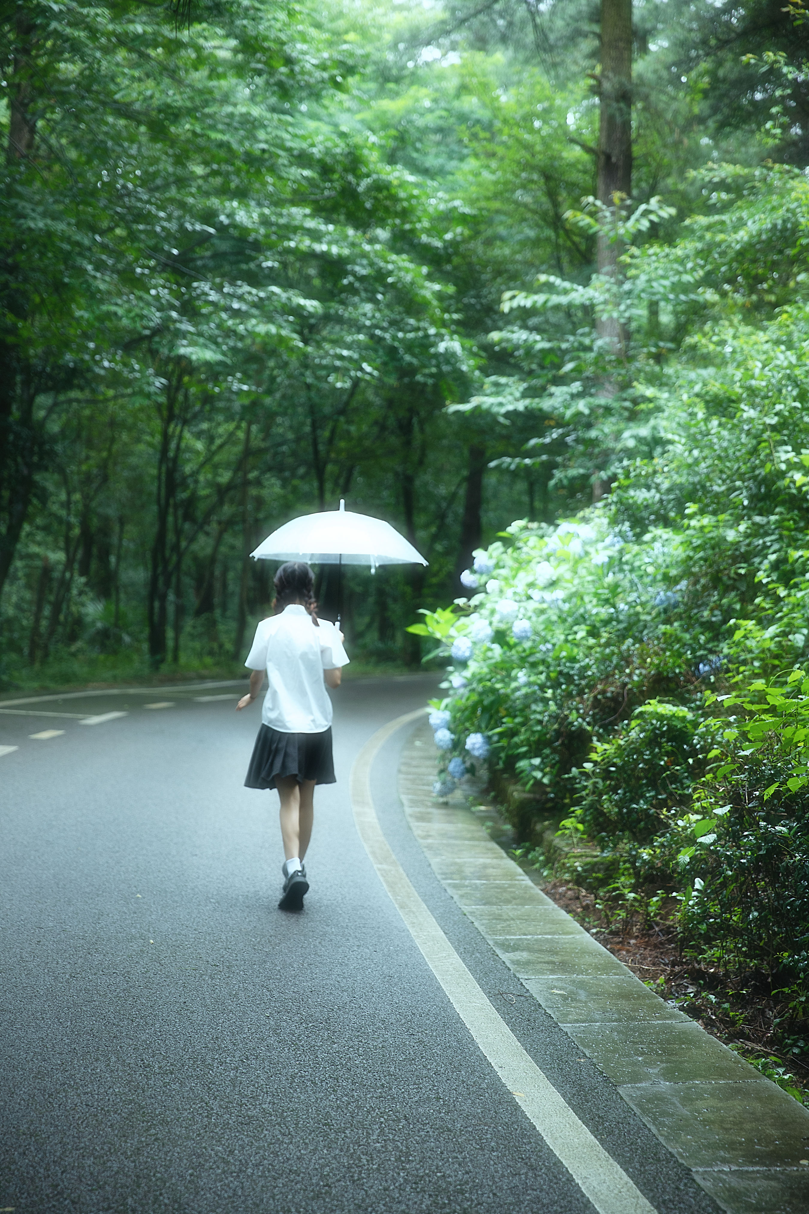 雨 小清新 女生 森系 治愈系 摄影 人像 花 美图 唯美 伤感 绿色