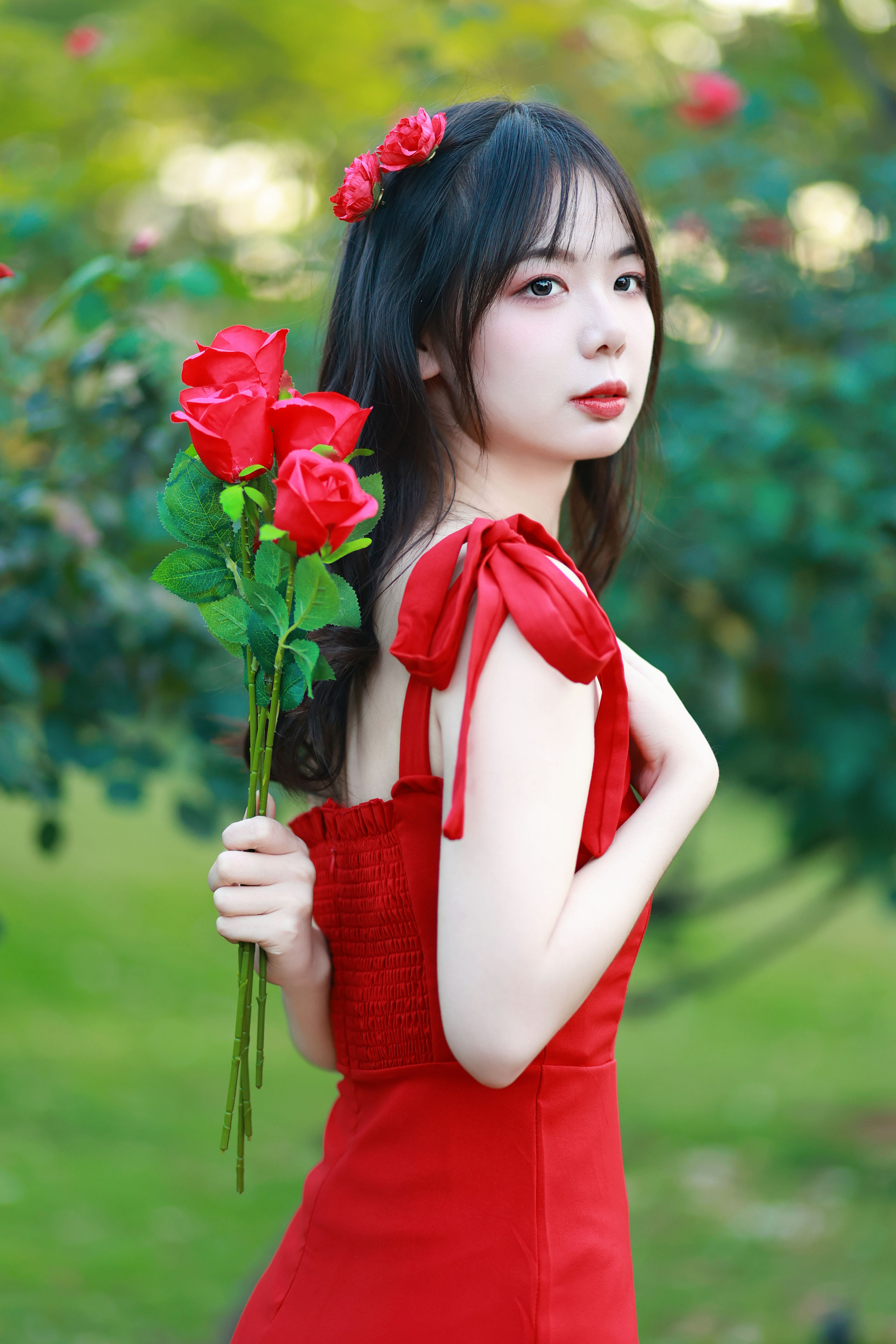 玫瑰园的少女 红色 少女 小清新 玫瑰花 写真