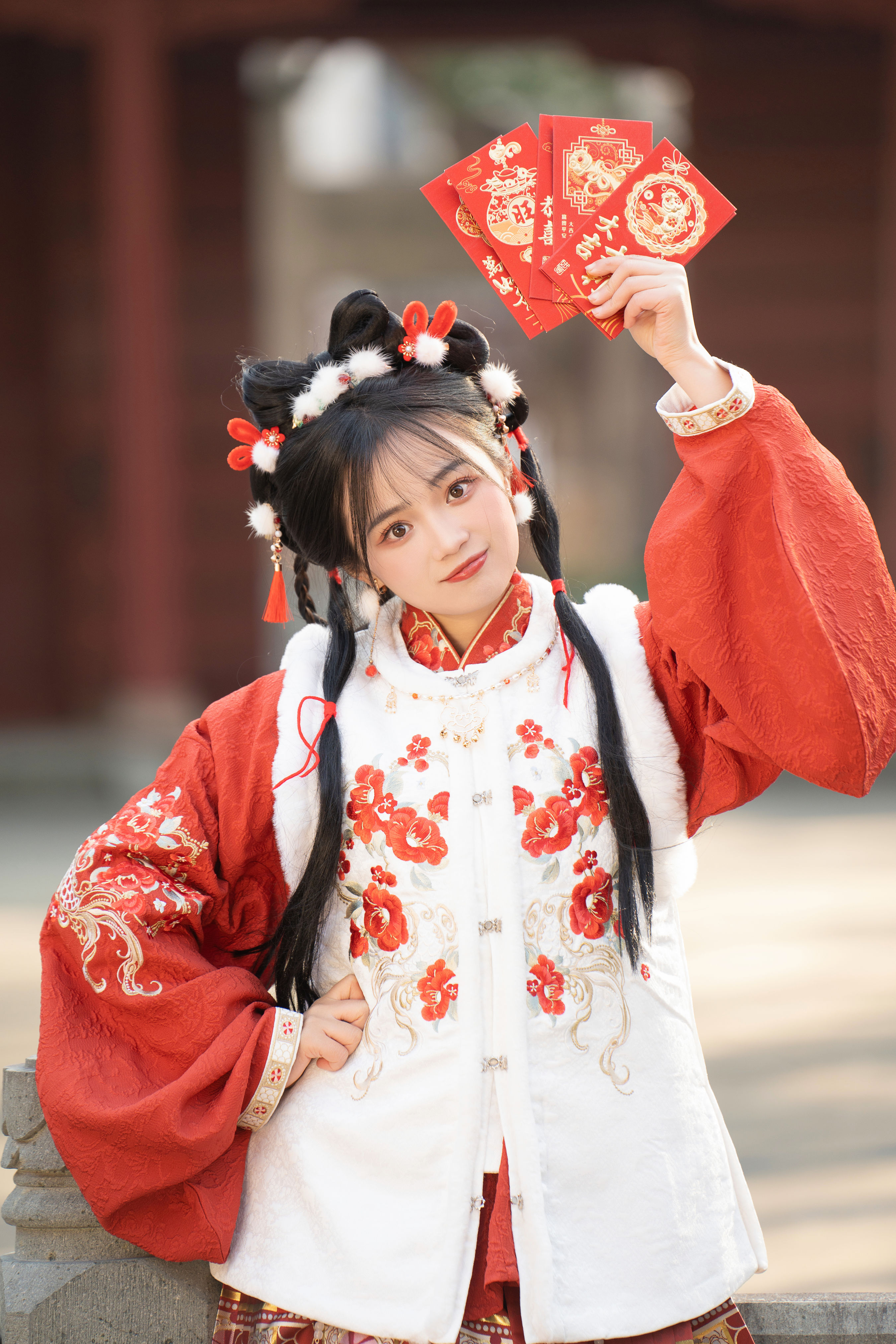 穿汉服过新年 汉服 新年 红色 喜庆 节日 可爱