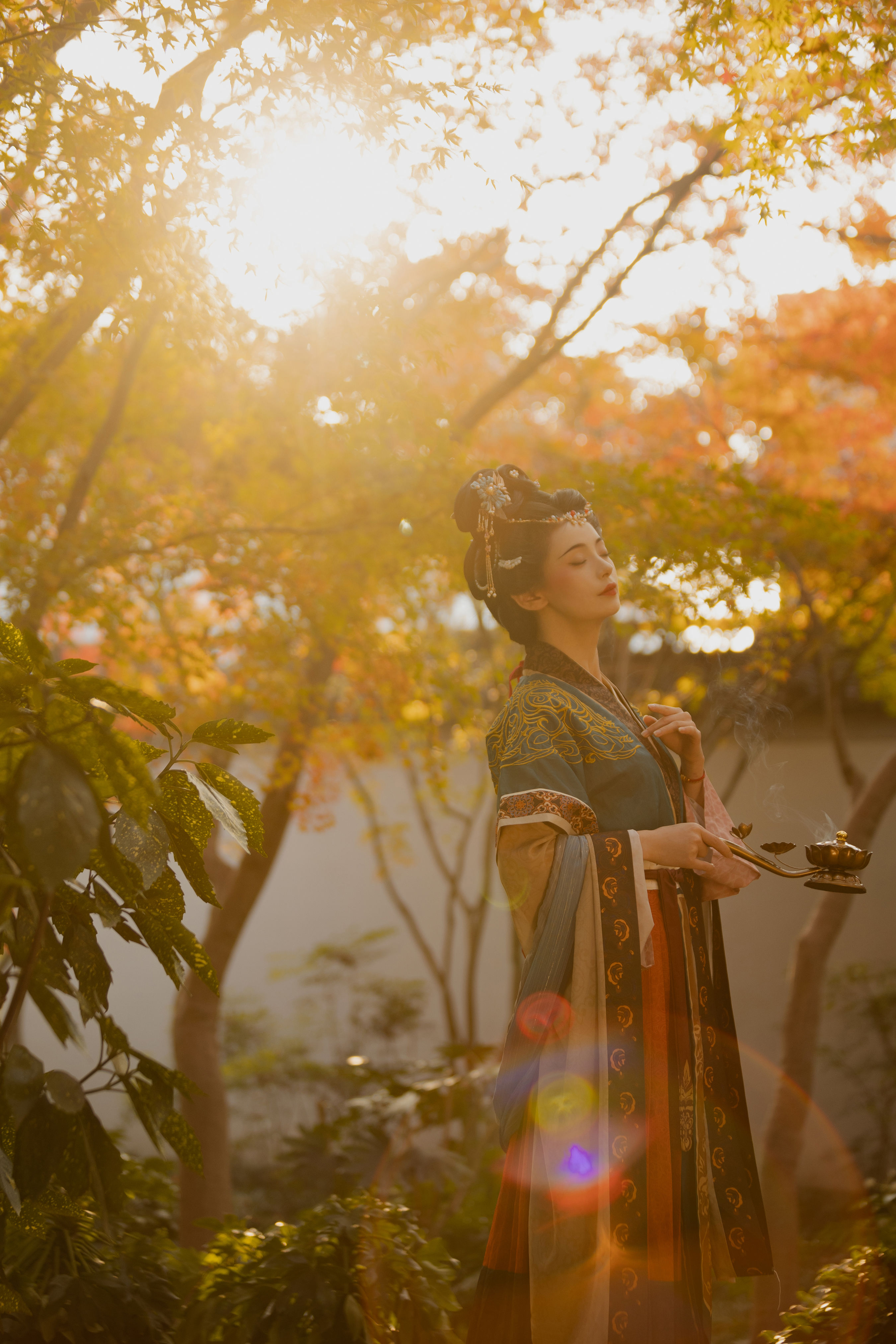 江畔丹枫 枫叶 古代 人物 女人 意境