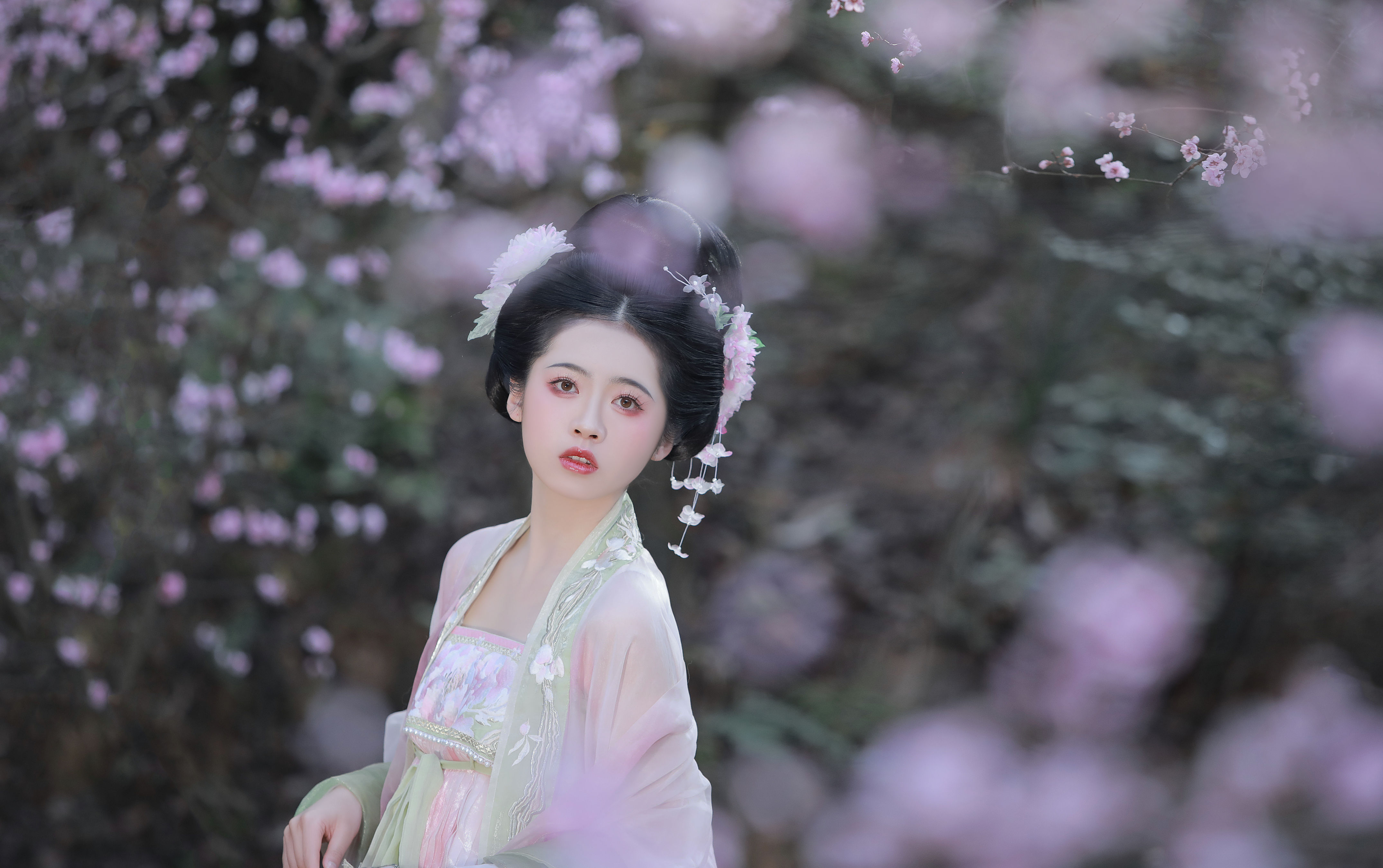 春有百花秋有月 汉服 春天 花 美人 写真