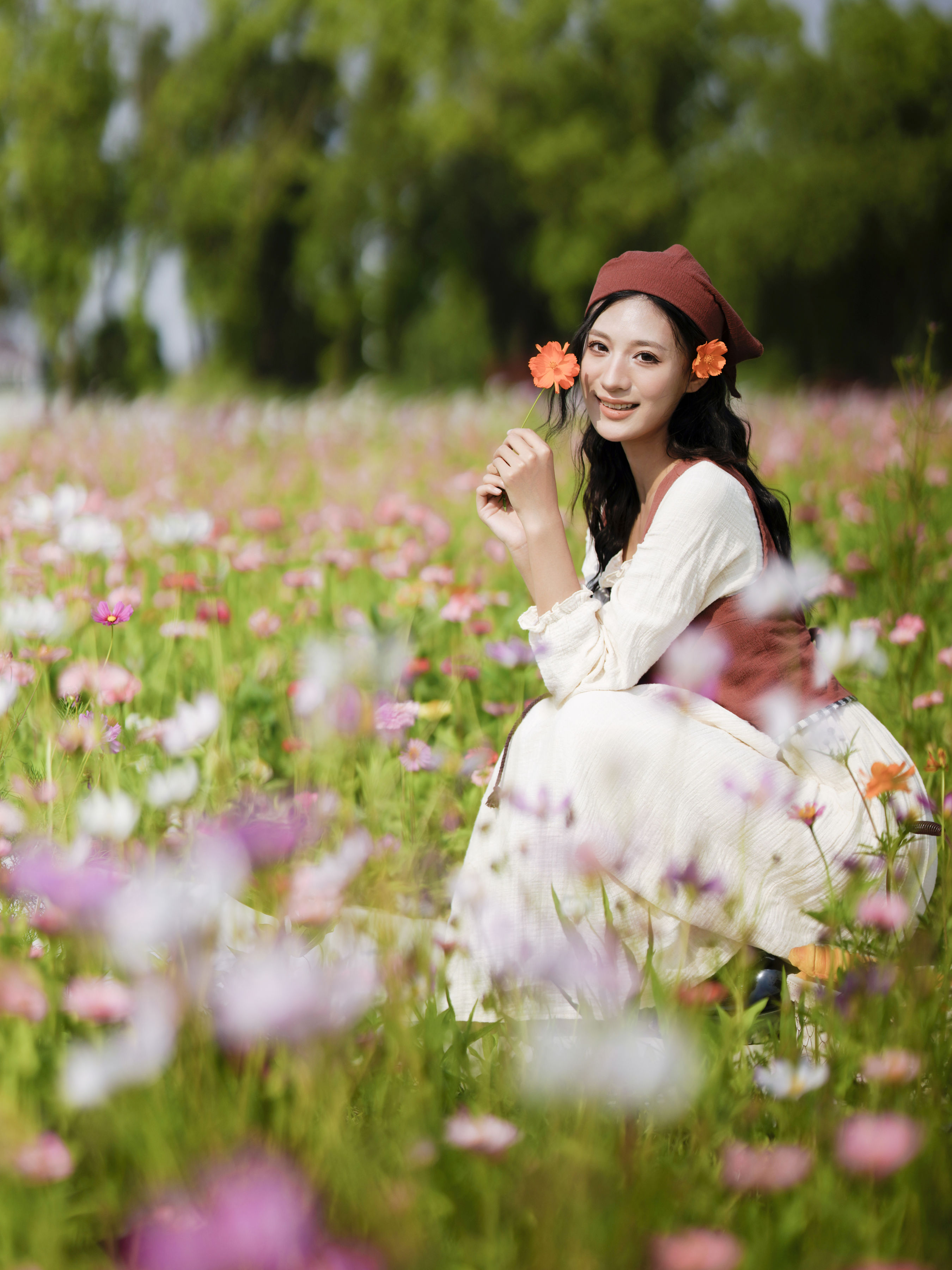 花海初夏：绚烂繁花映美景