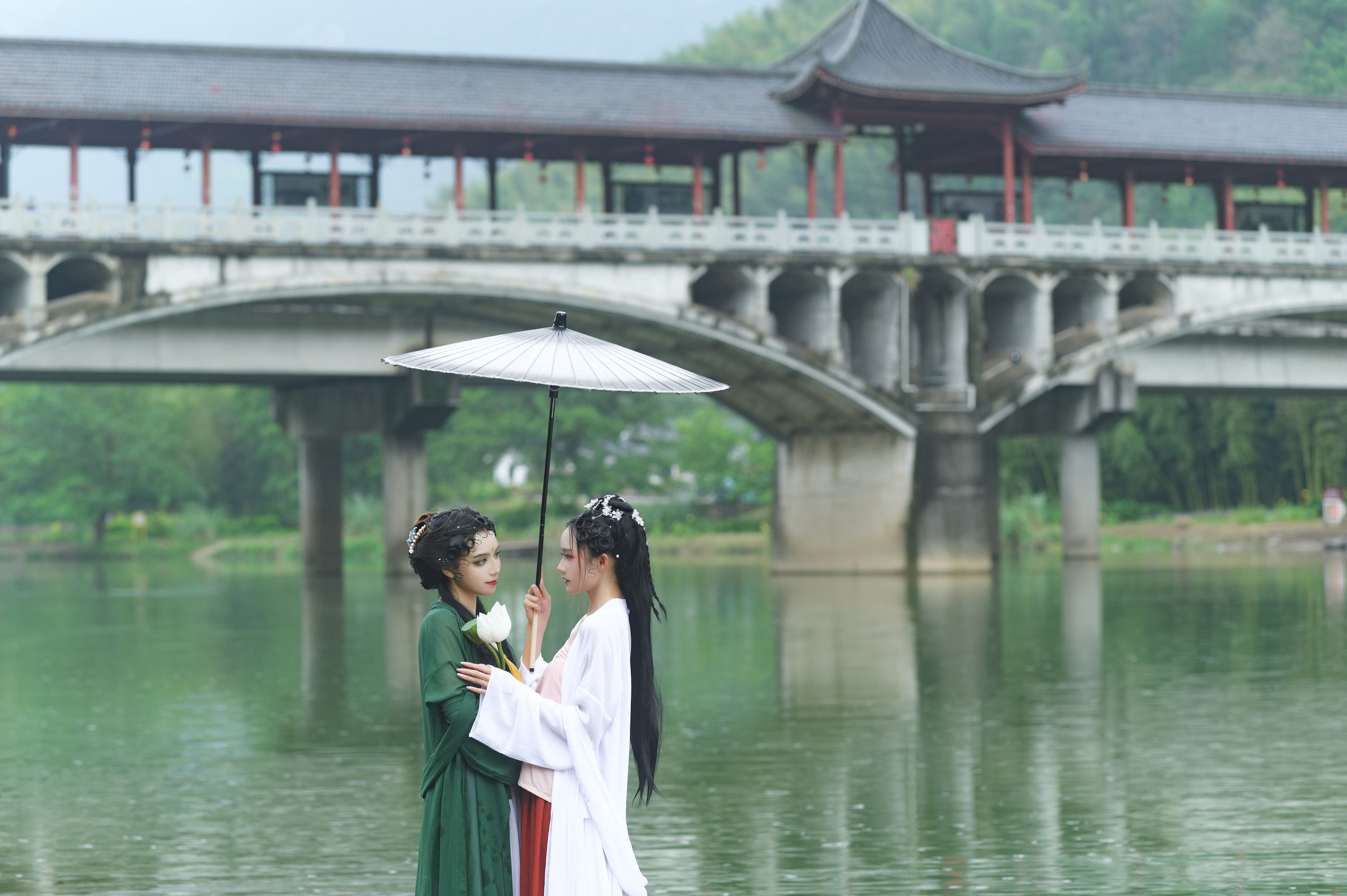 青白蛇缘，烟雨江南，情深几许古风传。